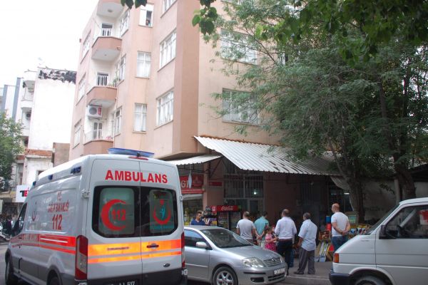 3.Kattan Düşen Gencin Burnu Bile Kanamadı