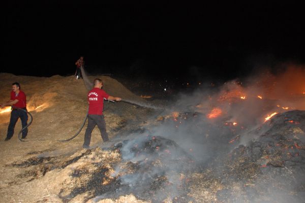 45 Ton Saman Kül Oldu