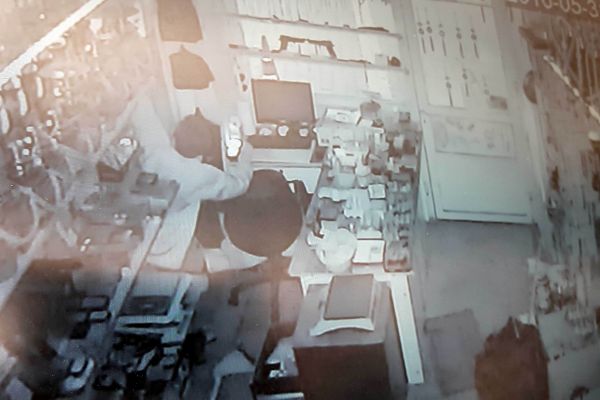 5 Bin Liralık Tespih Çaldı