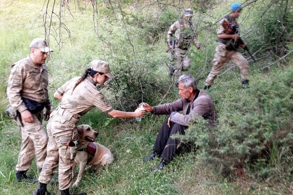 5 gündür kayıp olan vatandaşı arama köpeği ‘Balım’ buldu