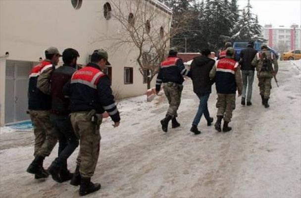 8 kişi gözaltına alındı