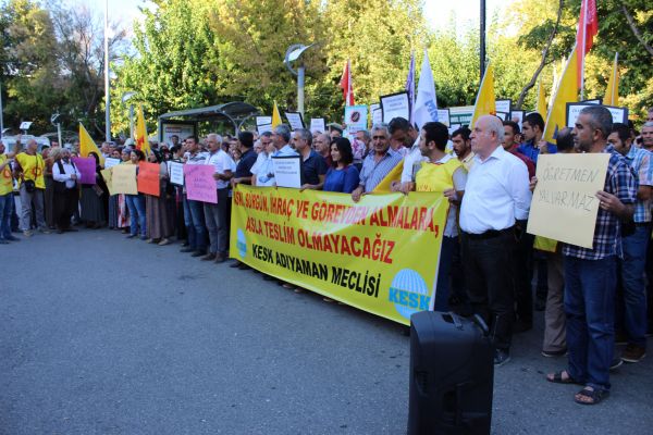 Açığa alınan öğretmenler için basın açıklaması düzenlendi