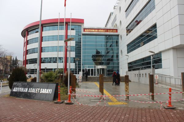 Adıyaman Adalet Sarayı'nın girişinde ek önlemler alındı
