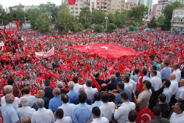 Adıyaman Demokrasi ve Şehitler Mitingini taçlandırıyor