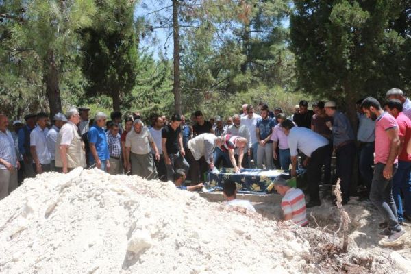 Özel Gözde Hastanesini temizlerken hayatını kaybeden işçi toprağa verildi