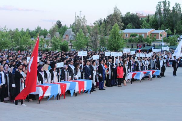 Adıyaman Üniversitesinde mezuniyet coşkusu