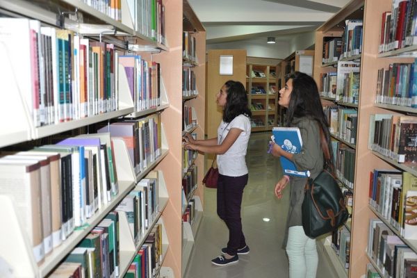 Adıyaman Üniversitesinin Kütüphanesi Öğrencileri Bekliyor