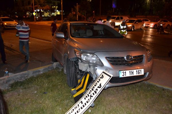 Adıyaman’da 2 otomobil çarpıştı 3 yaralı