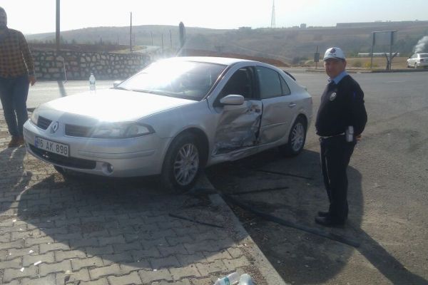 Adıyaman’da 2 otomobil çarpıştı