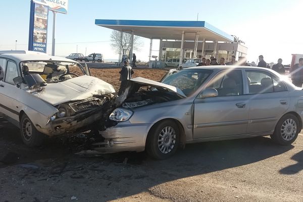 Adıyaman’da 3 otomobil çarpıştı: 2 Yaralı