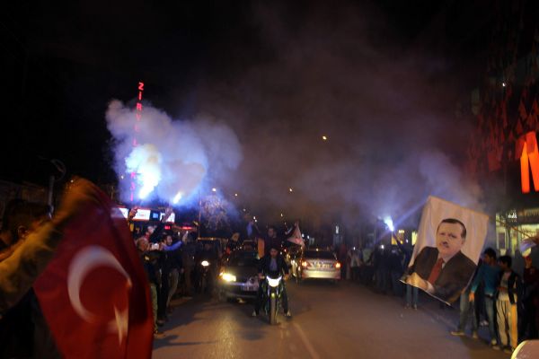Adıyaman’da AK Partililer Sevinç Gösterileri Yaptı