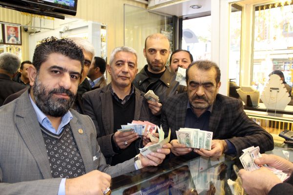 Adıyaman’da gazeteciler dövizlerini bozdurdu