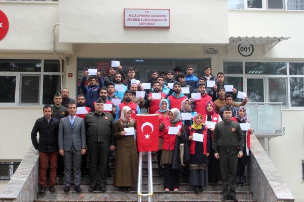Adıyaman'da genç kızlar askerliğe başvurdu