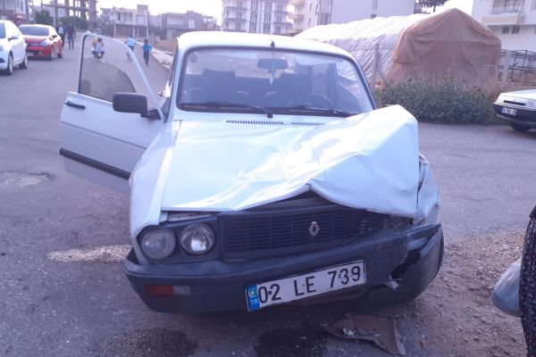 Adıyaman'da iki otomobil çarpıştı: 2 yaralı