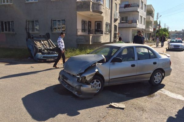 Adıyaman'da İki Otomobil Çarpıştı: 3 Yaralı