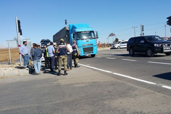 Adıyaman'da kamyon ile traktör çarpıştı: 2 yaralı
