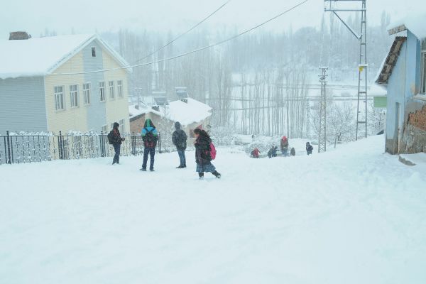 Adıyaman’da kar yağışı nedeniyle okullar tatil