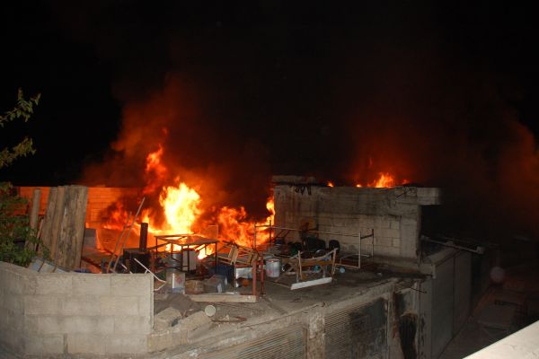 Adıyaman'da, Korkutan Yangın, Bir Çok İş Yeri Küle Döndü