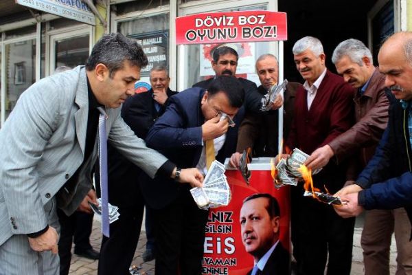Adıyaman'da muhtarlar dolar yaktı 