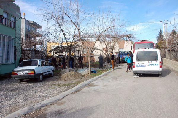 ADIYAMAN'DA ODUN YANGINI PANİĞE NEDEN OLDU