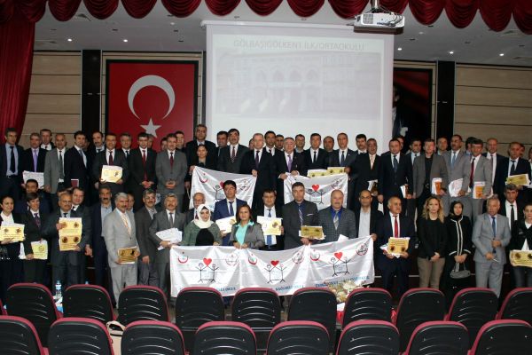 ADIYAMAN’DA OKULLAR BEYAZ BAYRAKLA DONANDI