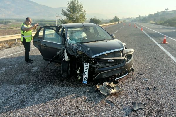 Adıyaman'da otomobil ile kamyonet çarpıştı: 4 yaralı