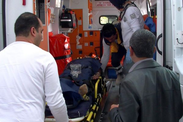Adıyaman’da Otomobil Şarampole Uçtu: 2 Yaralı