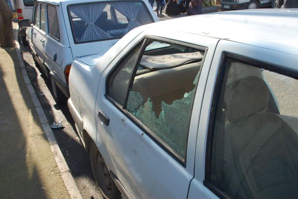 Adıyaman'da Otomobilden Çanta Çalındı