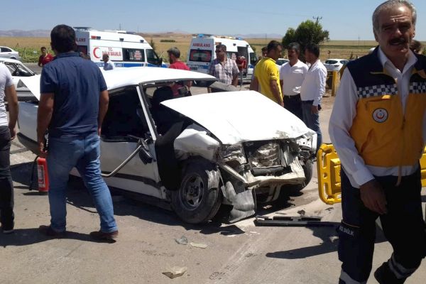 Adıyaman'da otomobiller çarpıştı