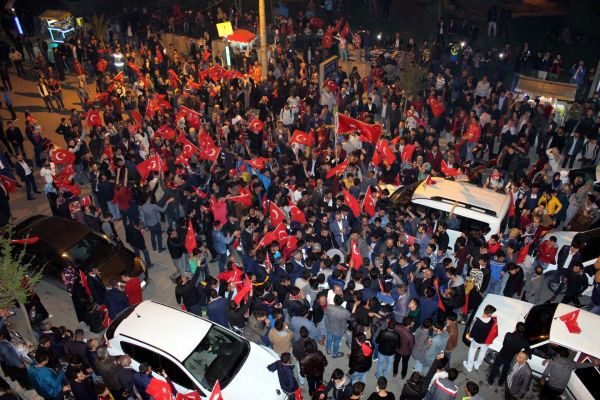 Adıyaman’da seçim sonrası coşkulu kutlama