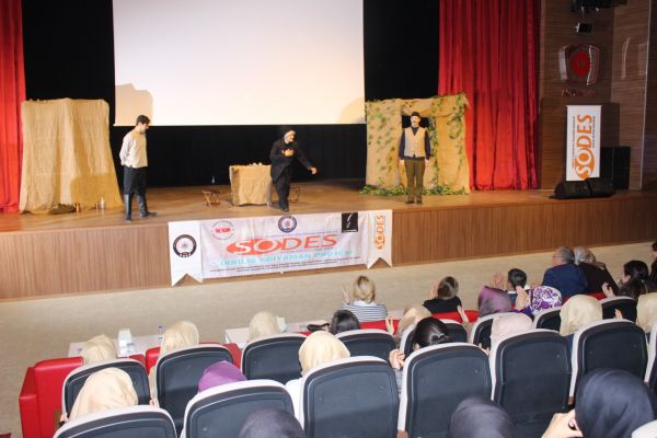 Adıyaman’da "Seher’in kadınları" oyununa yoğun ilgi