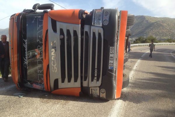 Adıyaman’da Tır Yan Yattı