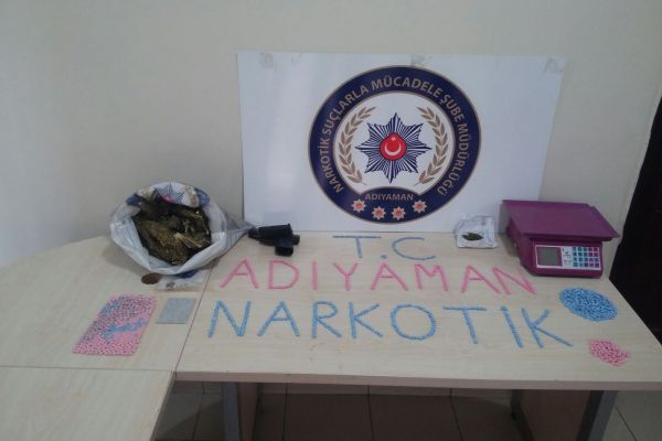 Adıyaman’da uyuşturucu hap ve esrar ele geçirildi