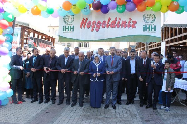 Adıyaman’da yetim çocuklar yararına kermes düzenlendi