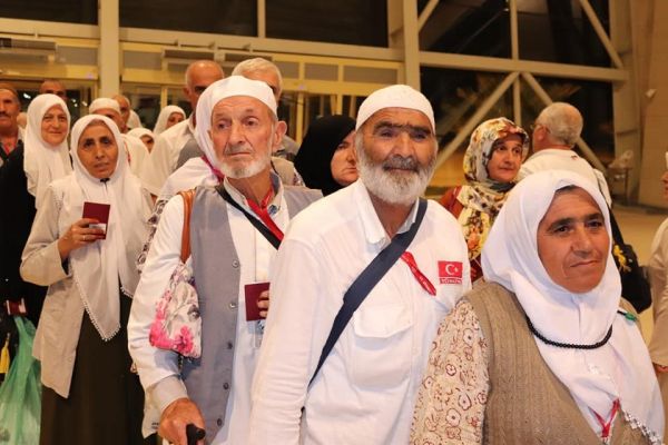 Adıyaman’ın ilk hacı kafilesi döndü