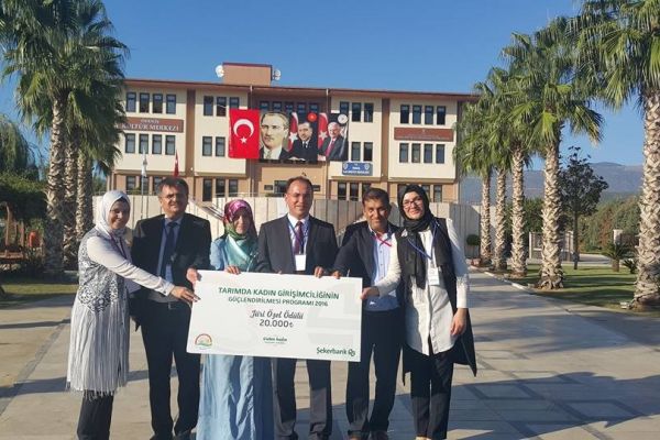 Adıyamanlı kadın çiftçi jüri özel ödülü aldı