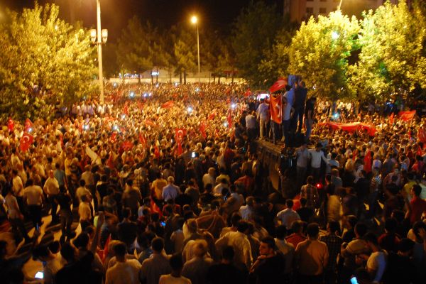 Adıyamanlılar sokaklara döküldü