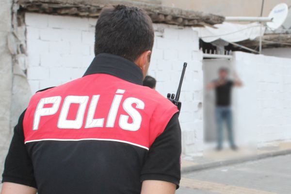 Ağabeyiyle kavga eden genç intihar etmek istedi