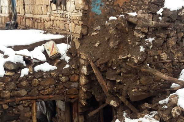 Ahır çöktü 35 hayvan telef oldu