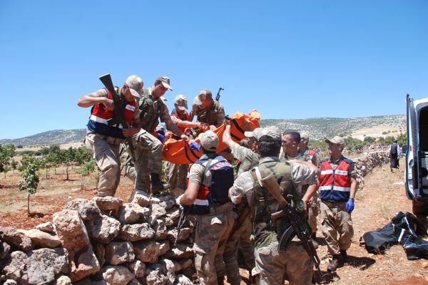 Ailesini katleden katil olay yerinden kaçmış