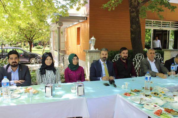 AK Parti gençlerle bir araya geldi
