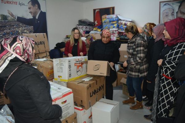 AK Parti Kadın Kolları Başkanlığının yardım tırı yola çıktı