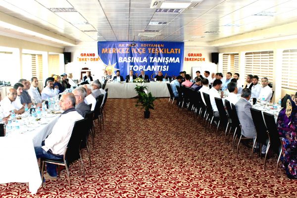 Ak Parti Merkez İlçe Başkanlığı Basınla Bir Araya Geldi