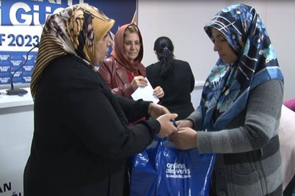 Ak Partili Kadınlardan Yardım