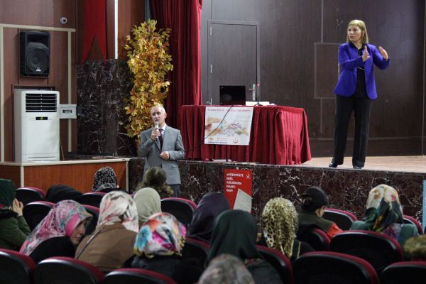 ‘Akılcı İlaç Kullanımı’ konulu seminer düzenlendi