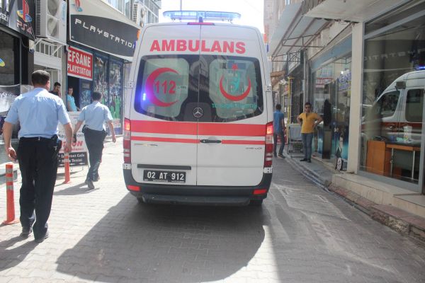Alacak Verecek Kavgasında Tekme Tokat Dövüldü