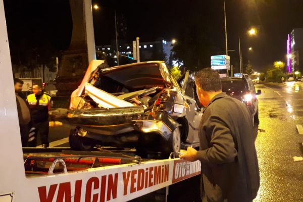 Alkollü otobüs sürücüsü zincirleme kazaya neden oldu: 2 Yaralı