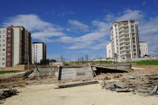 Altınşehir Mahallesinin kuzey kısmındaki taziye evi inşaatı hızla yükseliyor