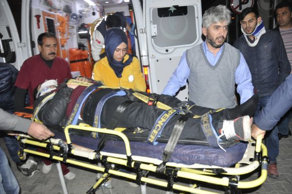 Ambulans İle Otomobil Çarpıştı 3 Kişi Yaralandı