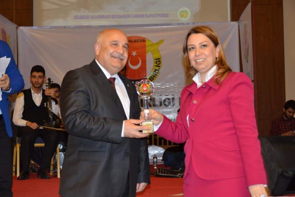 ANADOLU BASIN BİRLİĞİNDEN REKTÖR GÖNÜLLÜ’YE, BAŞARI ÖDÜLÜ
